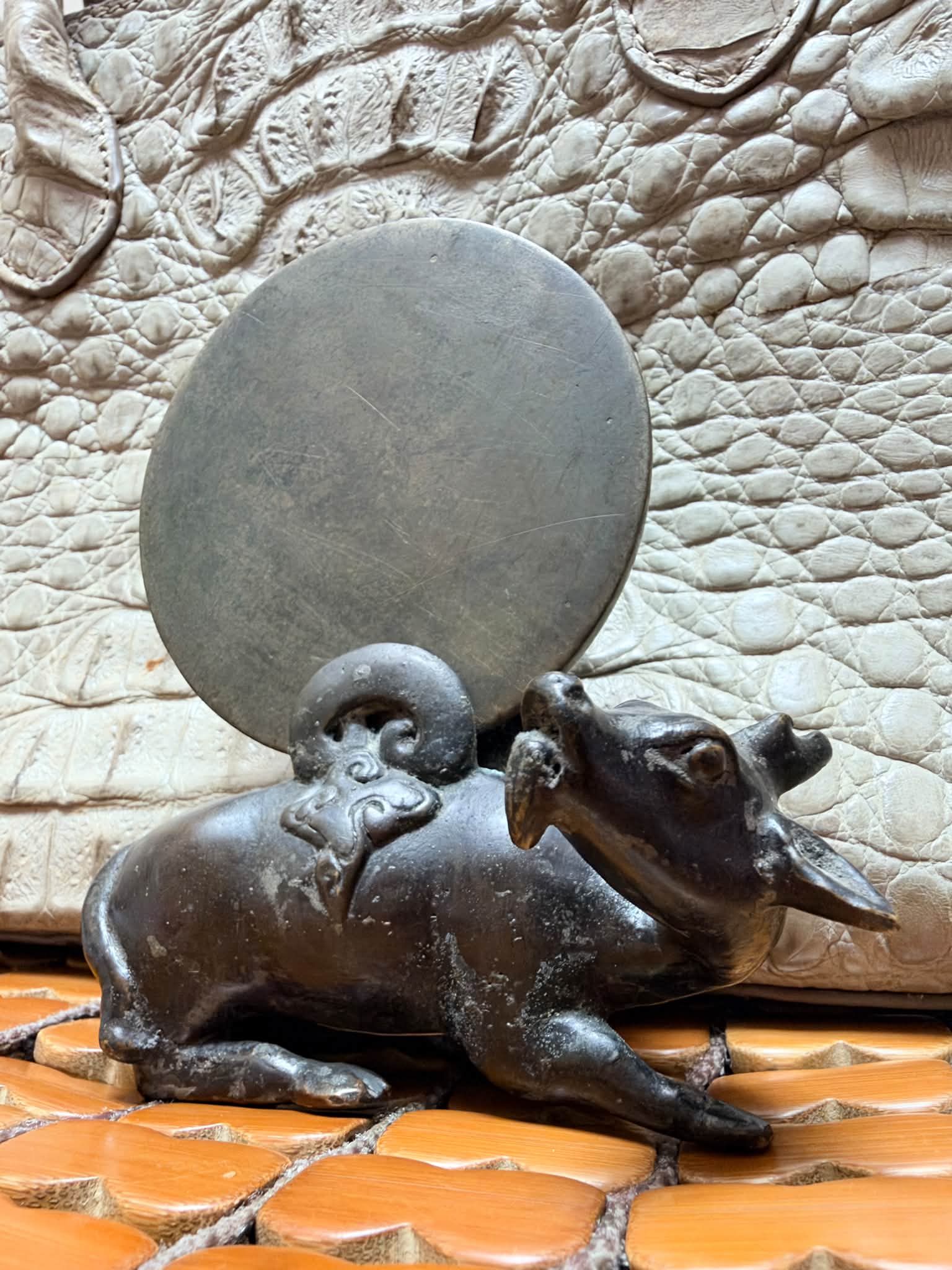 五嶽真形圖農曆七月鬼門開，有些人會在身上帶闢邪除穢的物品，以求平安