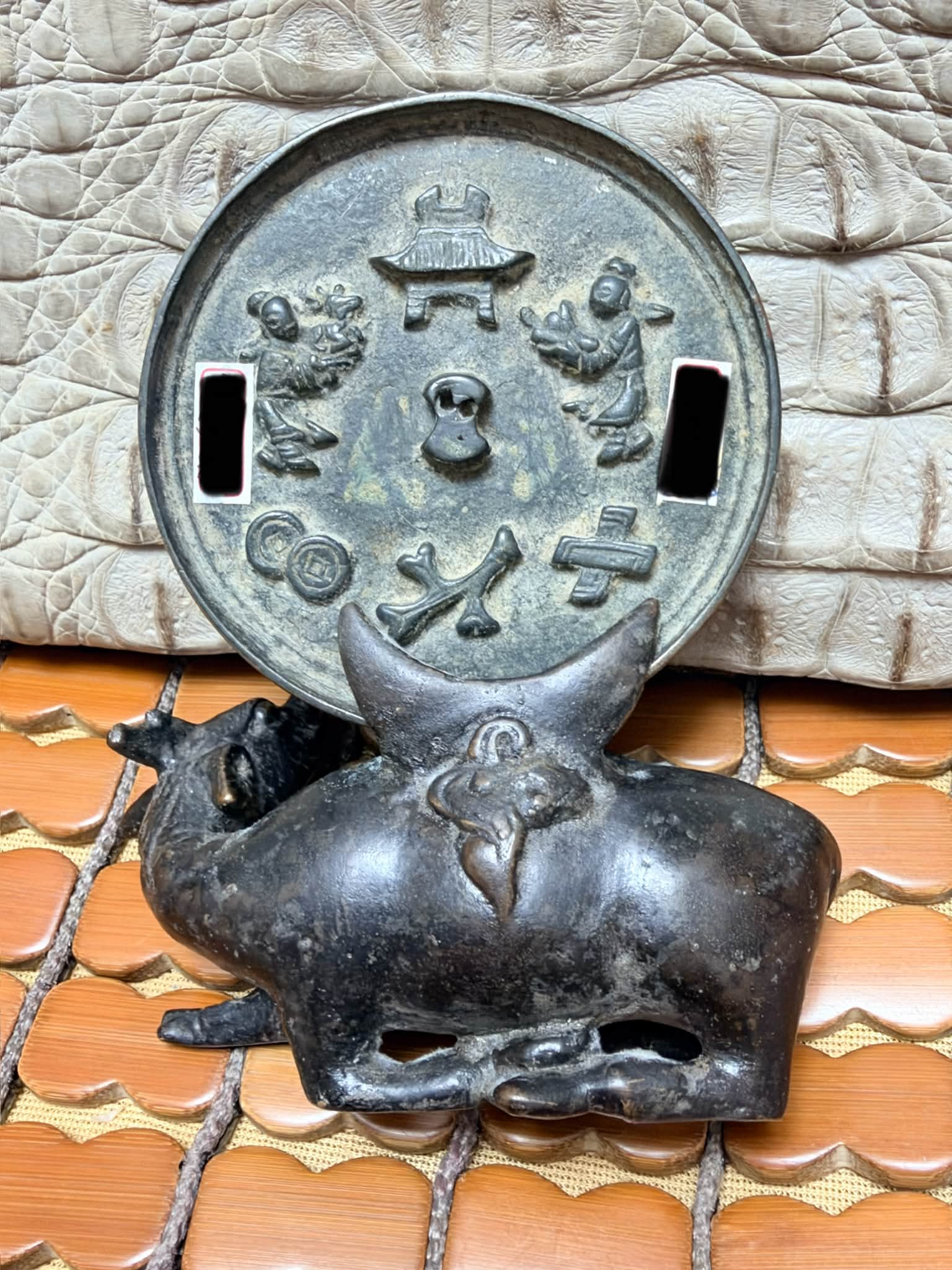 五嶽真形圖農曆七月鬼門開，有些人會在身上帶闢邪除穢的物品，以求平安