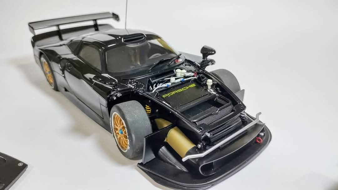 Porsche 911 GT1, Autoart 1:18 #DCCLnegro