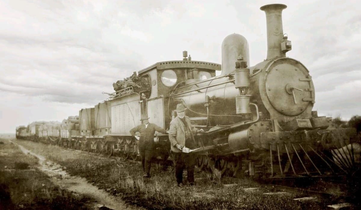 Year 1976 and 90 Brasil Railways - Estrada de Ferro Santos-Jundiaí