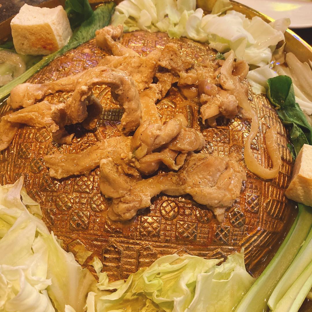 MetroKitchen吃貨江 - 高麗園 韓粉們 看過來👀 最韓的美味在這邊 銅盤烤肉.辣炒年糕... | Facebook