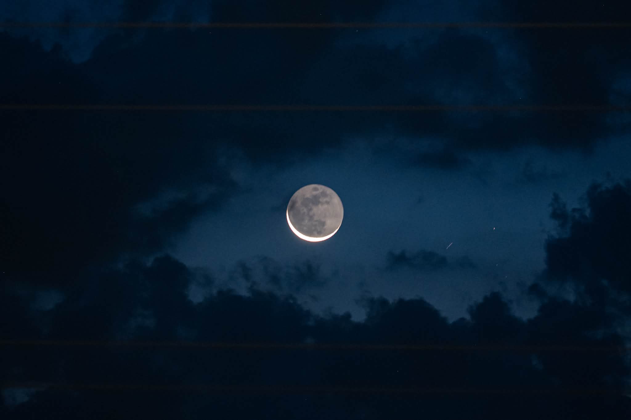 moon ☾ Capturing the waning crescent moon with Nikon Z6ii and 70-200mm f