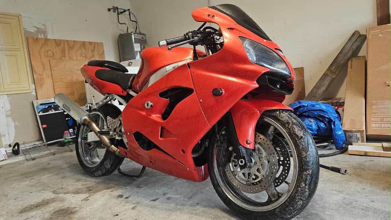 1999 Kawasaki ZX-9R for sale as project bike - needs repair