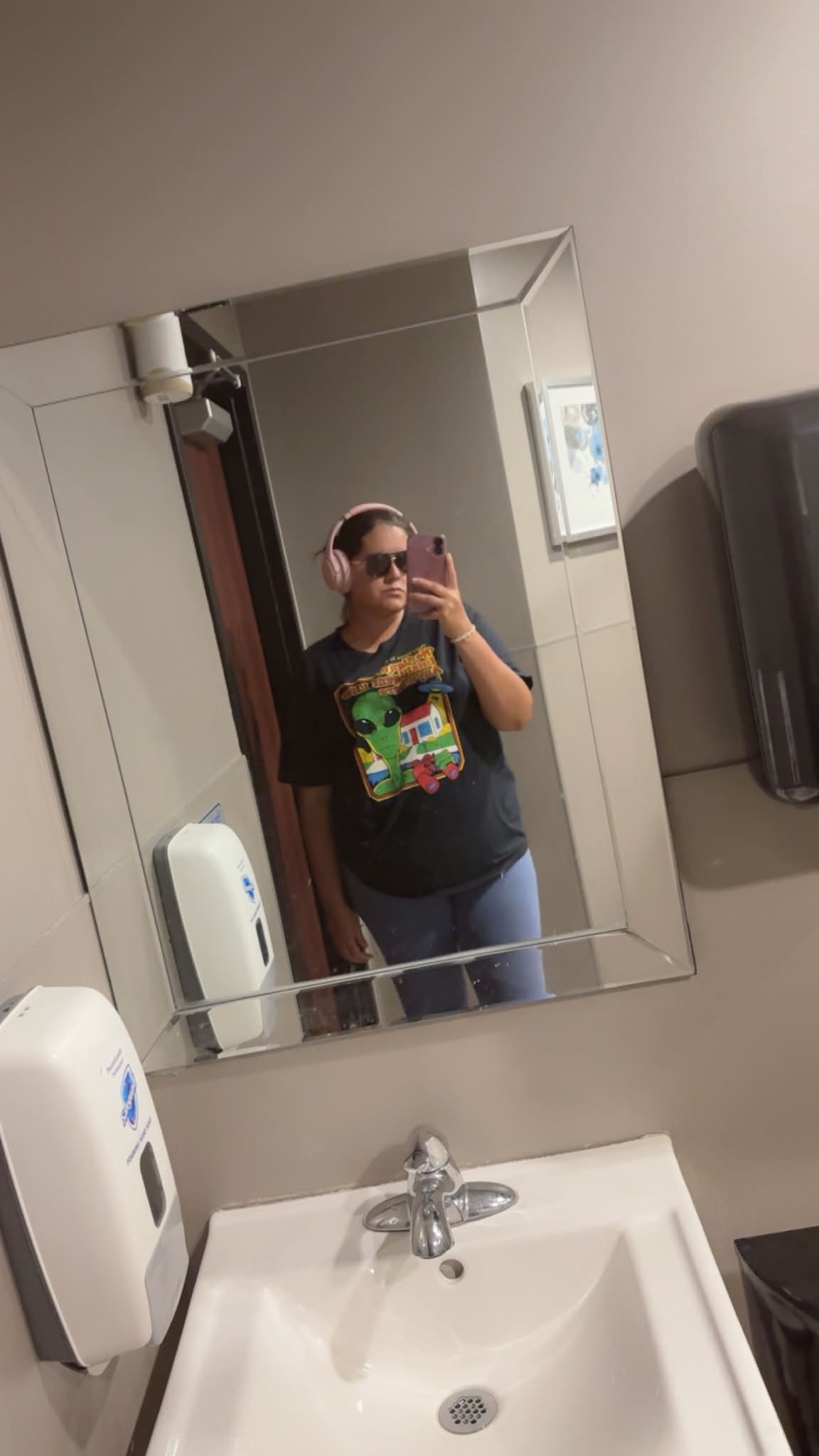 Hello my name Jasmin but you can call me jazzie💕 I'm 32 years old