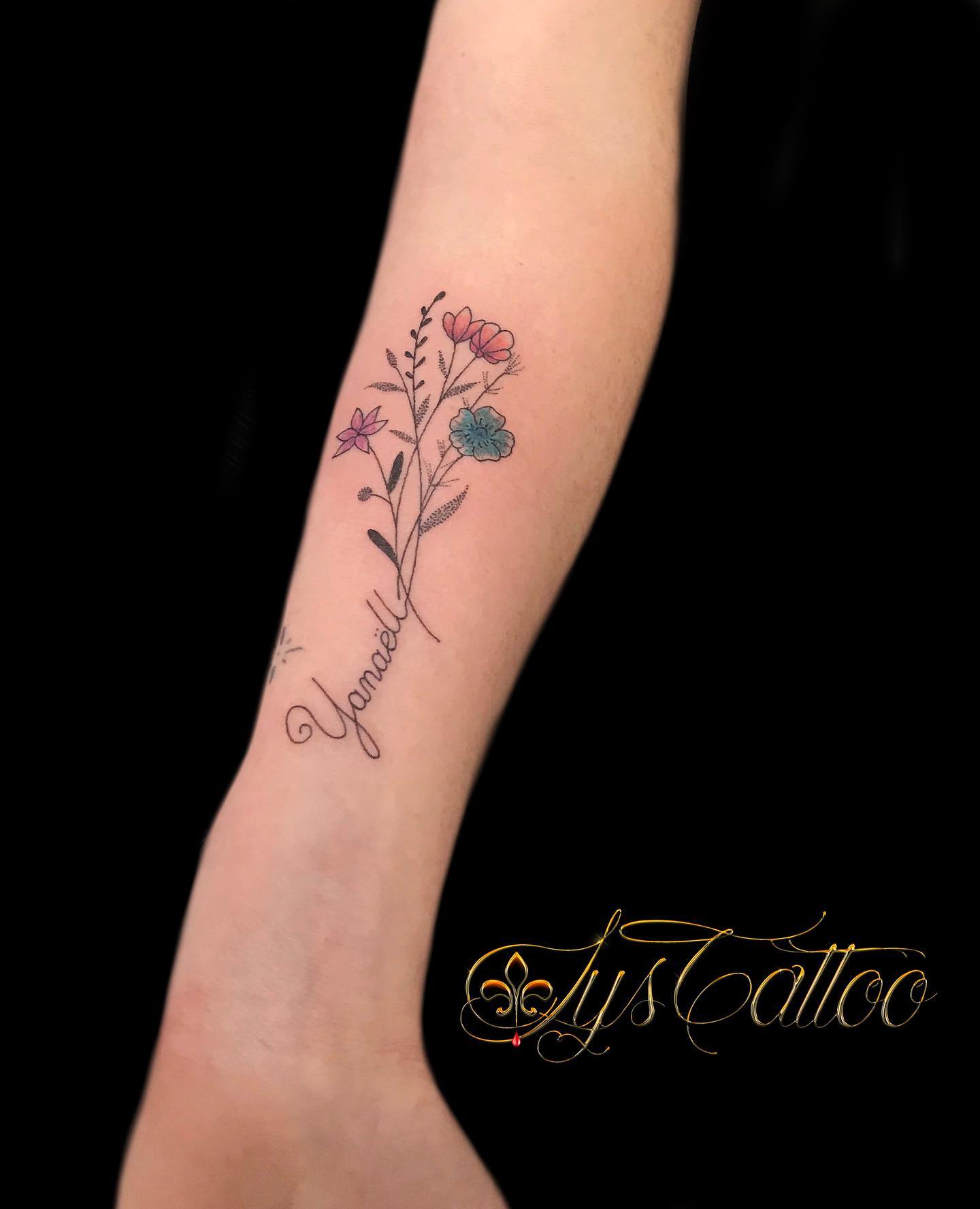 Tatouage Fleur De Lys Avec Prenom