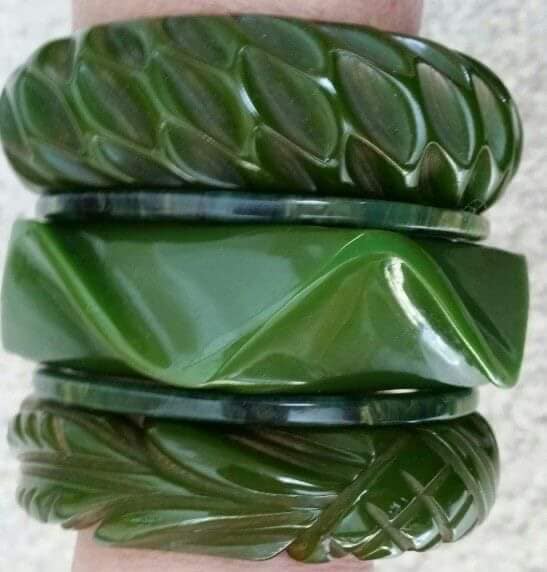 2 Bracelets En Bakélite Verte - Années 1930/1960 - Poids 45 G Chacun - Occasion Vintage