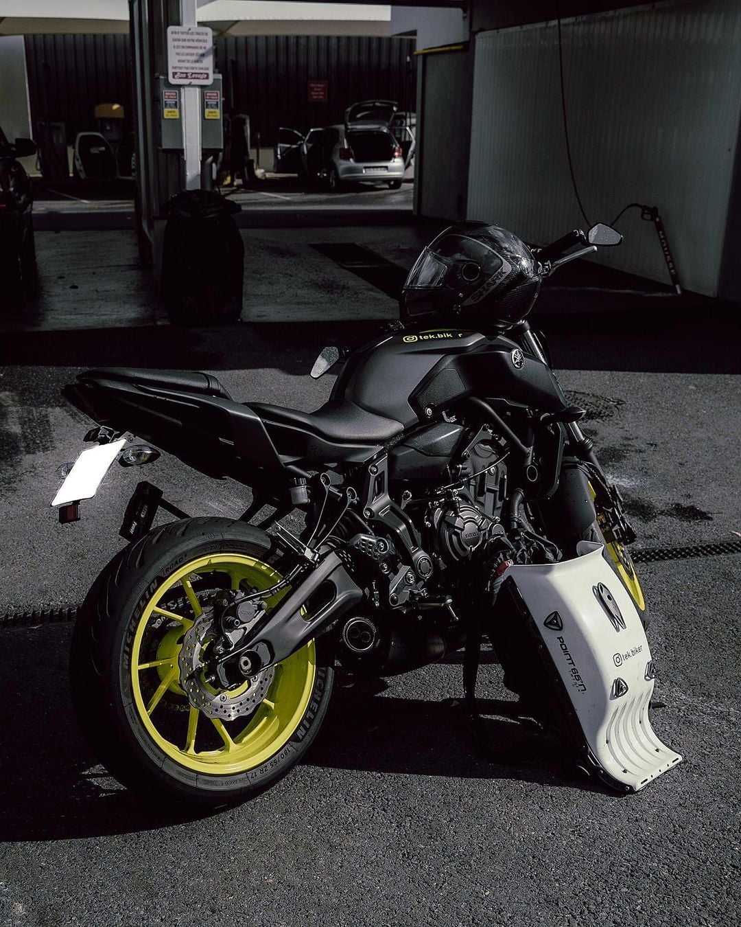 黑和白是永恆的絕配 全新MT-07和Boblbee防撞背包... - 頭盔王 Helmetking.com