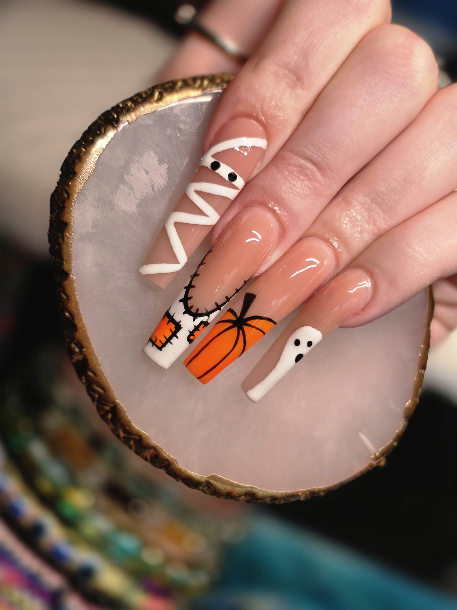 💅🏻💅🏻🧡🖤🤍 ٦ M ذلم