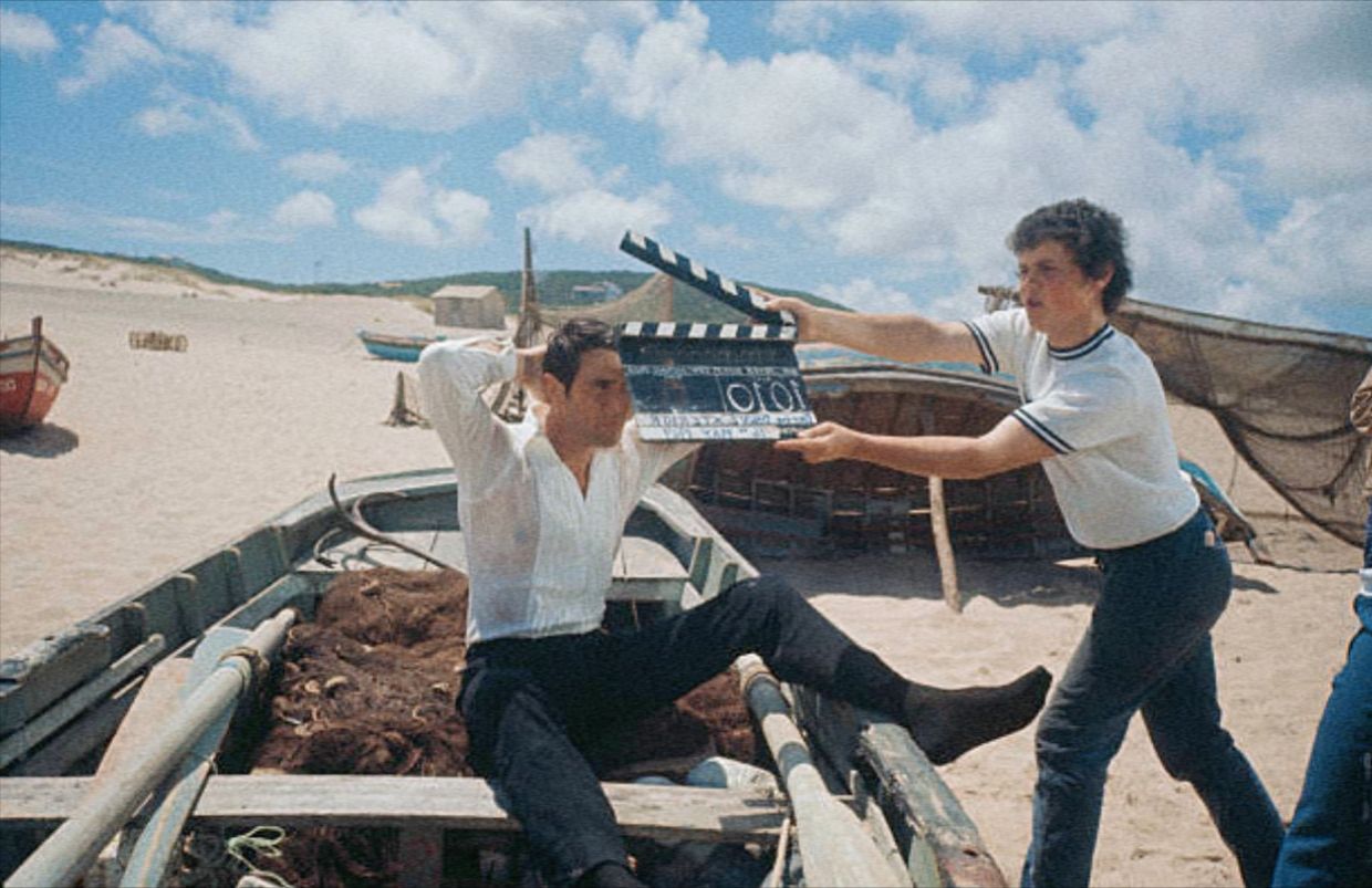 George Lazenby films a scene for the James Bond movie 'On Her