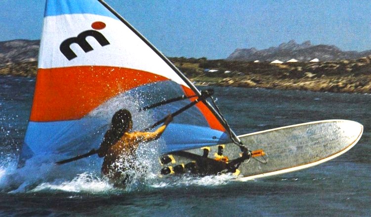 1980. kamakura JAPAN 昭和55年 神奈川県鎌倉市 由比ヶ浜海岸 大学3