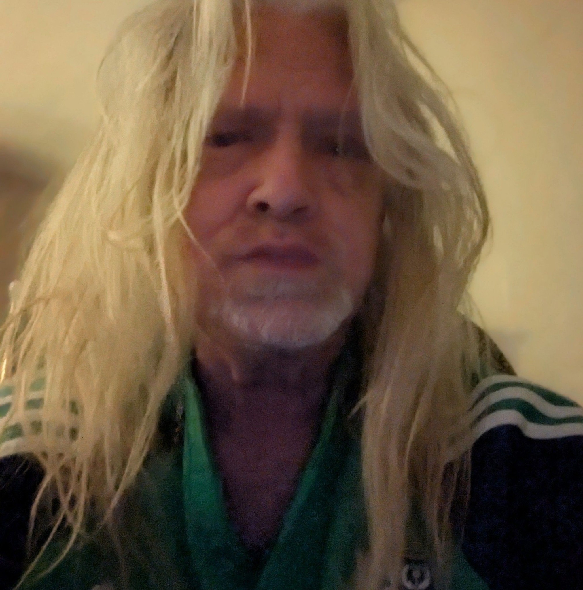 Does anyone have any motley Crue pics at gazzaris please send | Facebook