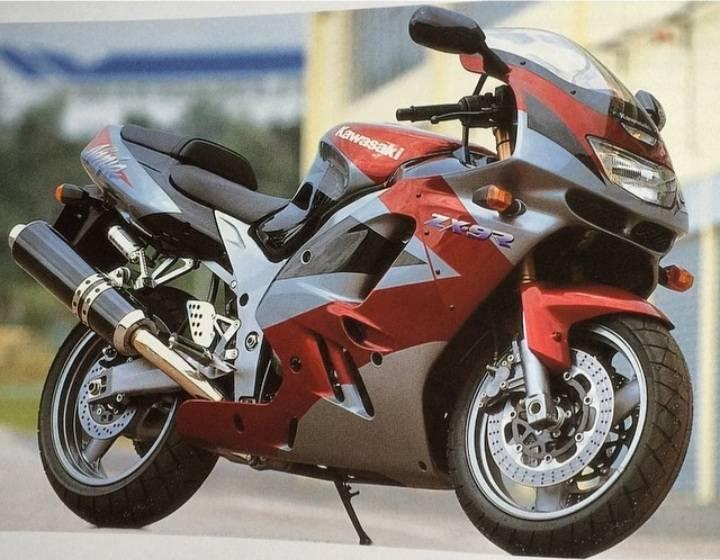 Mi vieja en el ZX9R de mi viejo año '94. Que lindo recuerdo