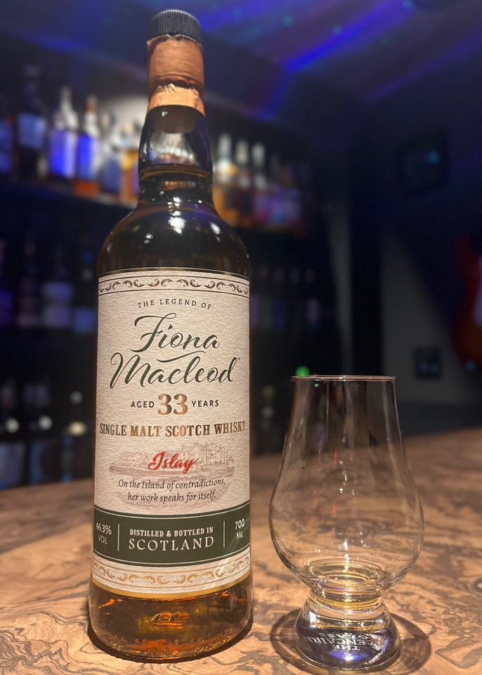 BOWMORE 33年 蒸留は1985〜1987年あたりらしい このボトル2年以上前に