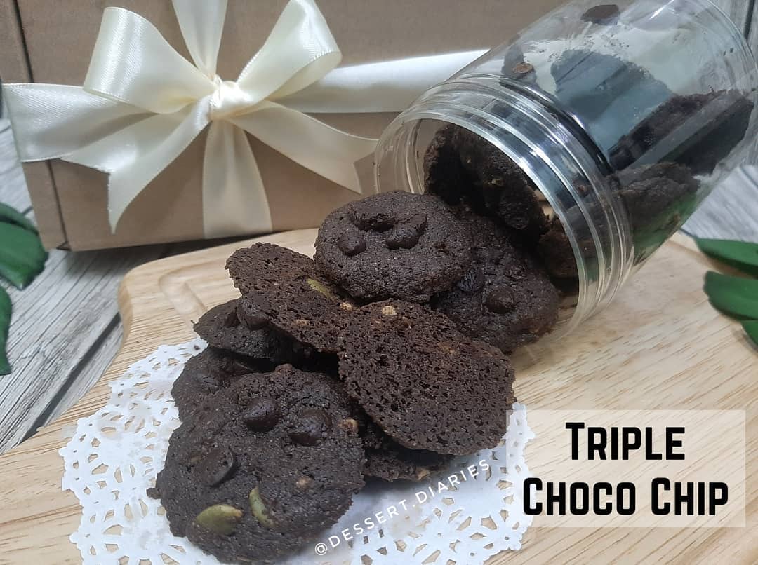 We got Combo Raya Cookies... - Dessert Diaries & Recipes