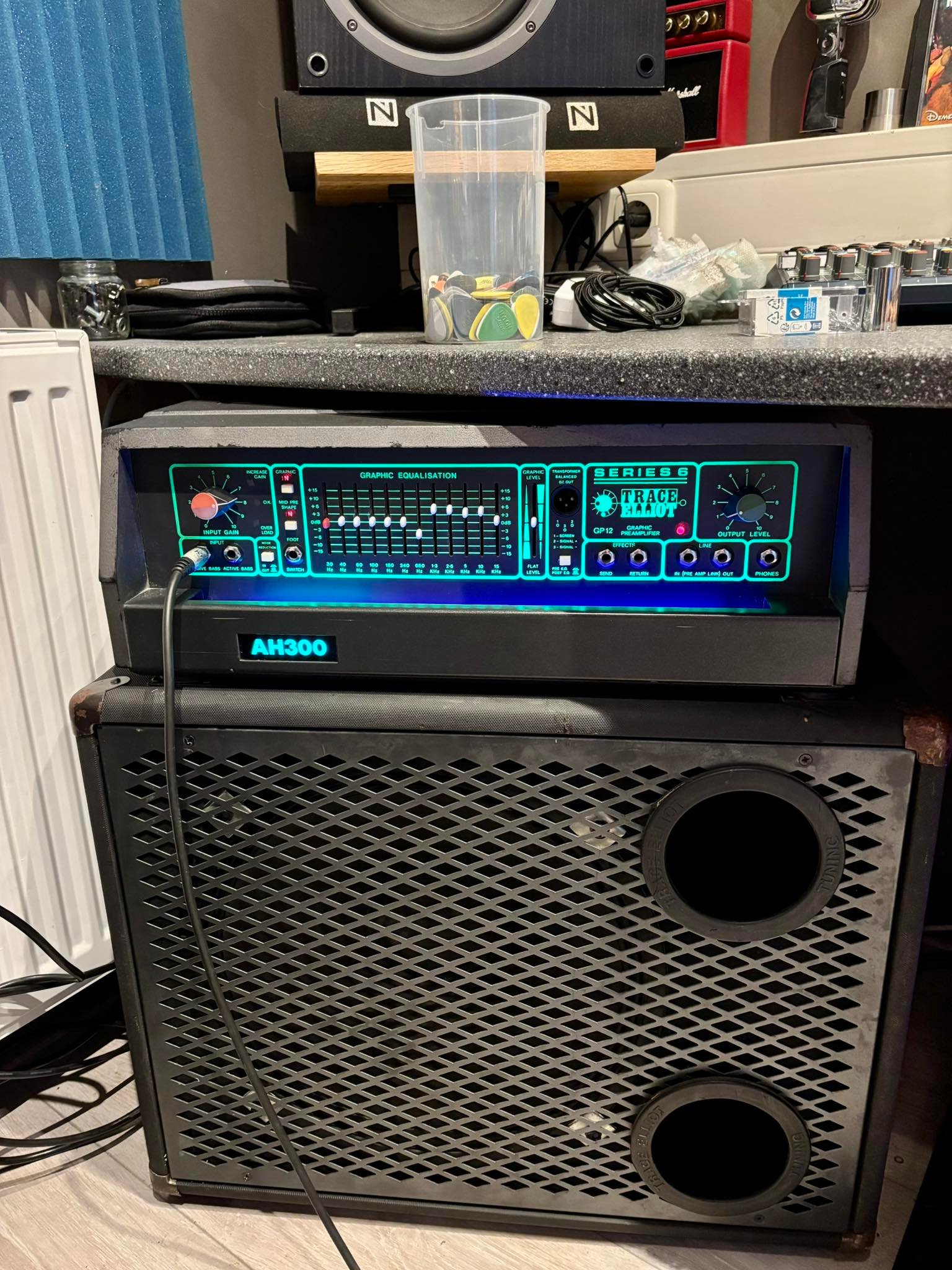 Trace Elliot 1518 bass amp setup with AH300 amplifier