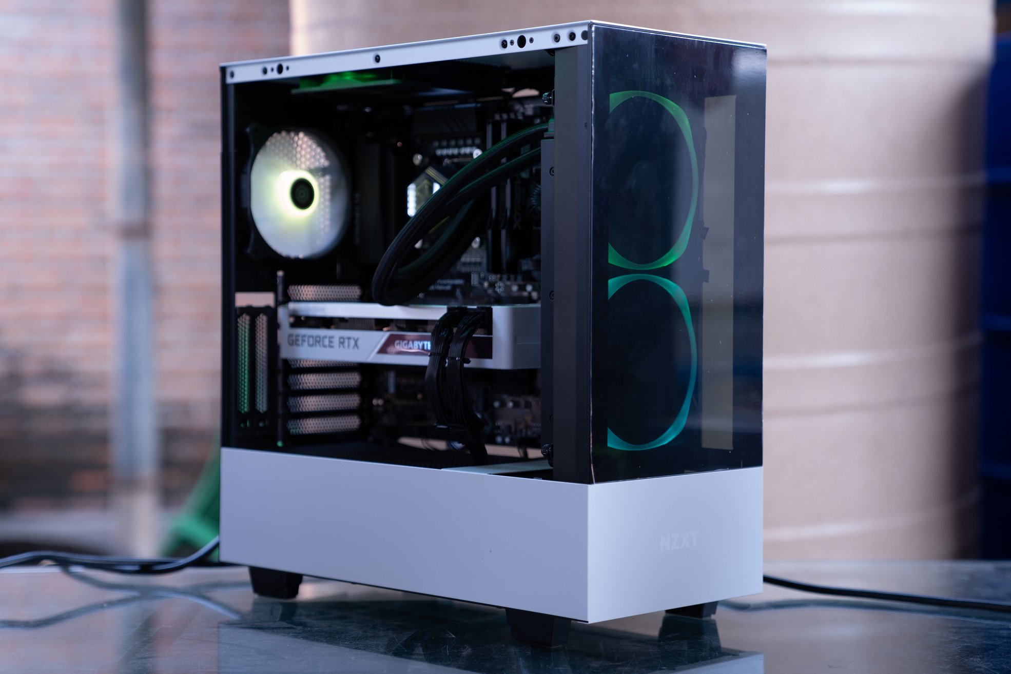 iHAVECPU - ขาวใส สบายตา . งบ 75,000.- . CPU : CORE...