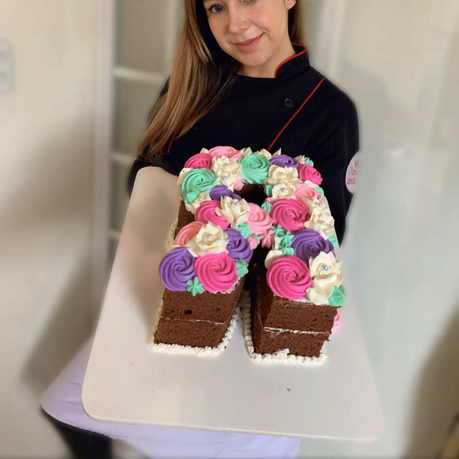 😊 pastel en forma de letra R 🥰 Masa... - KalyCakes&Cupcakes