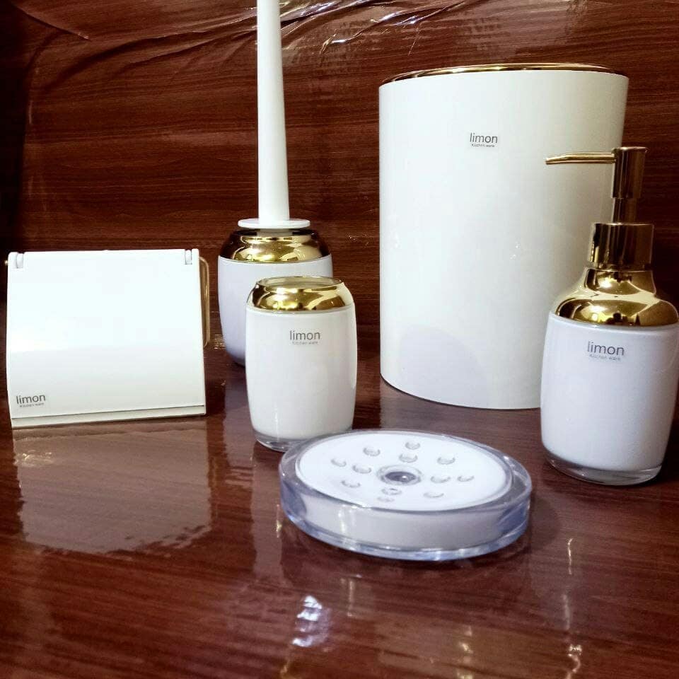 مودرن هوم - سیت توالیت یجنن باللون الابیض والذهبي