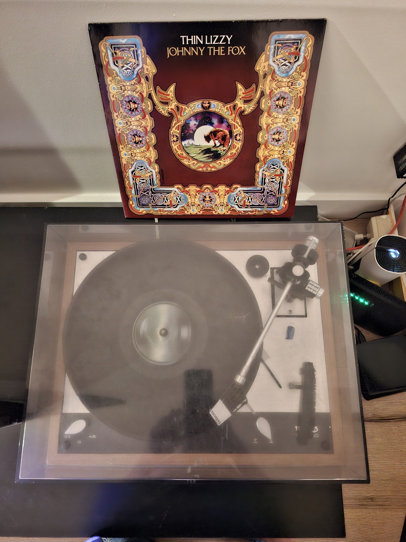 Now playing: Thin Lizzy - Johnny The Fox (1976)