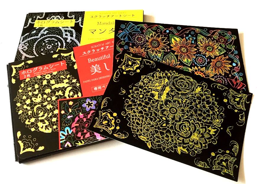 尾崎たえこ Taeko Ozaki お仕事情報 大創出版 ダイソー より販売中の ダイソー スクラッチアートシート 美しい花 マンダラ調 のイラストを担当させて頂きました １つのパッケージに４種類イラストが入っていて うち２種類がホログラムシートになっ