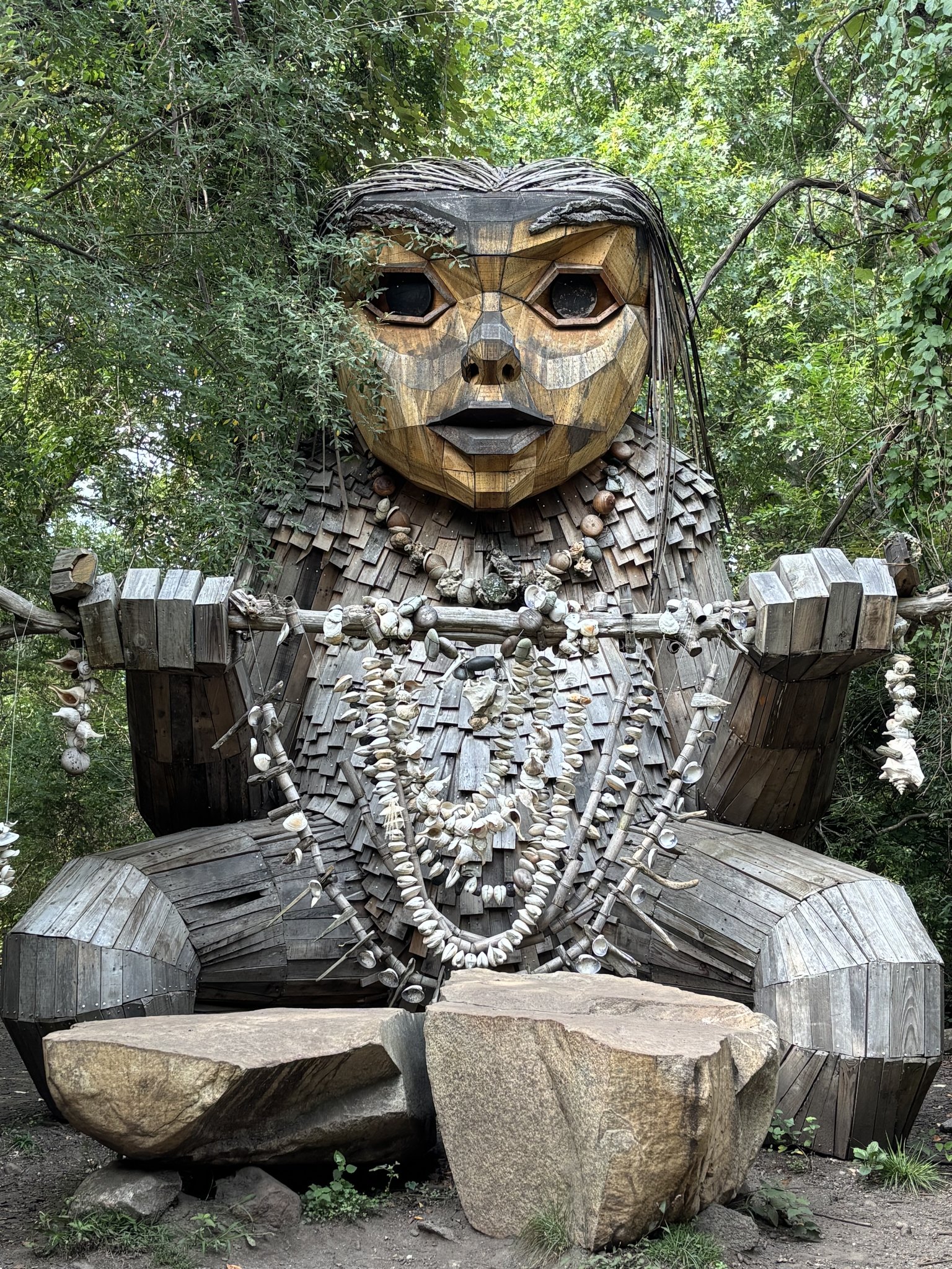◆スペースエイジ/プラネット・オブジェ◆ミッドセンチュリー/キネティックアート Greta sculpture in Ninigret Park, Charlestown RI, with shell necklaces