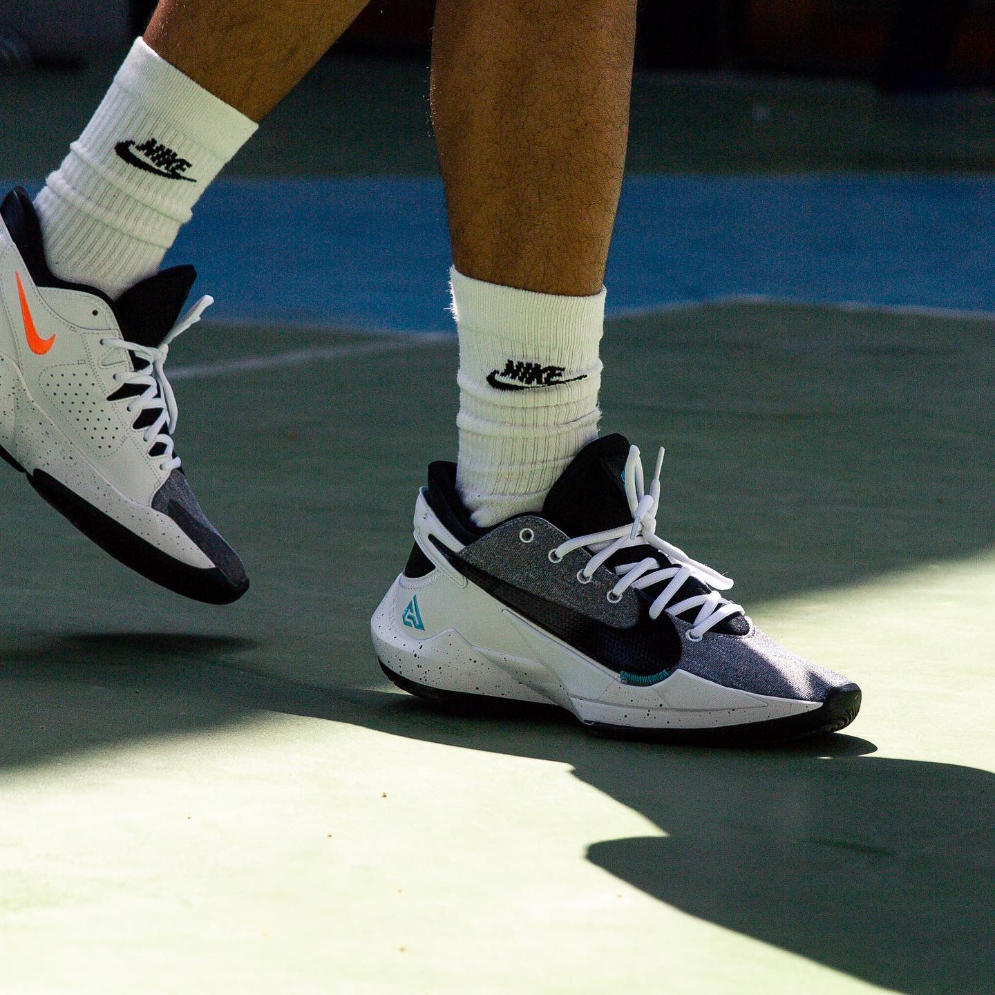 ナイキ メンズ バッシュ Nike Zoom Freak 2 - White/Black/Bright Mango