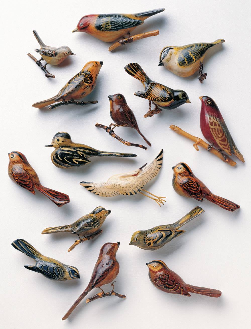 難民の子供達に楽しいクリスマスを！をテーマにキャプテンがピンバッジを作りました。 DayofRemembrance Each bird carried flight where freedom was denied
