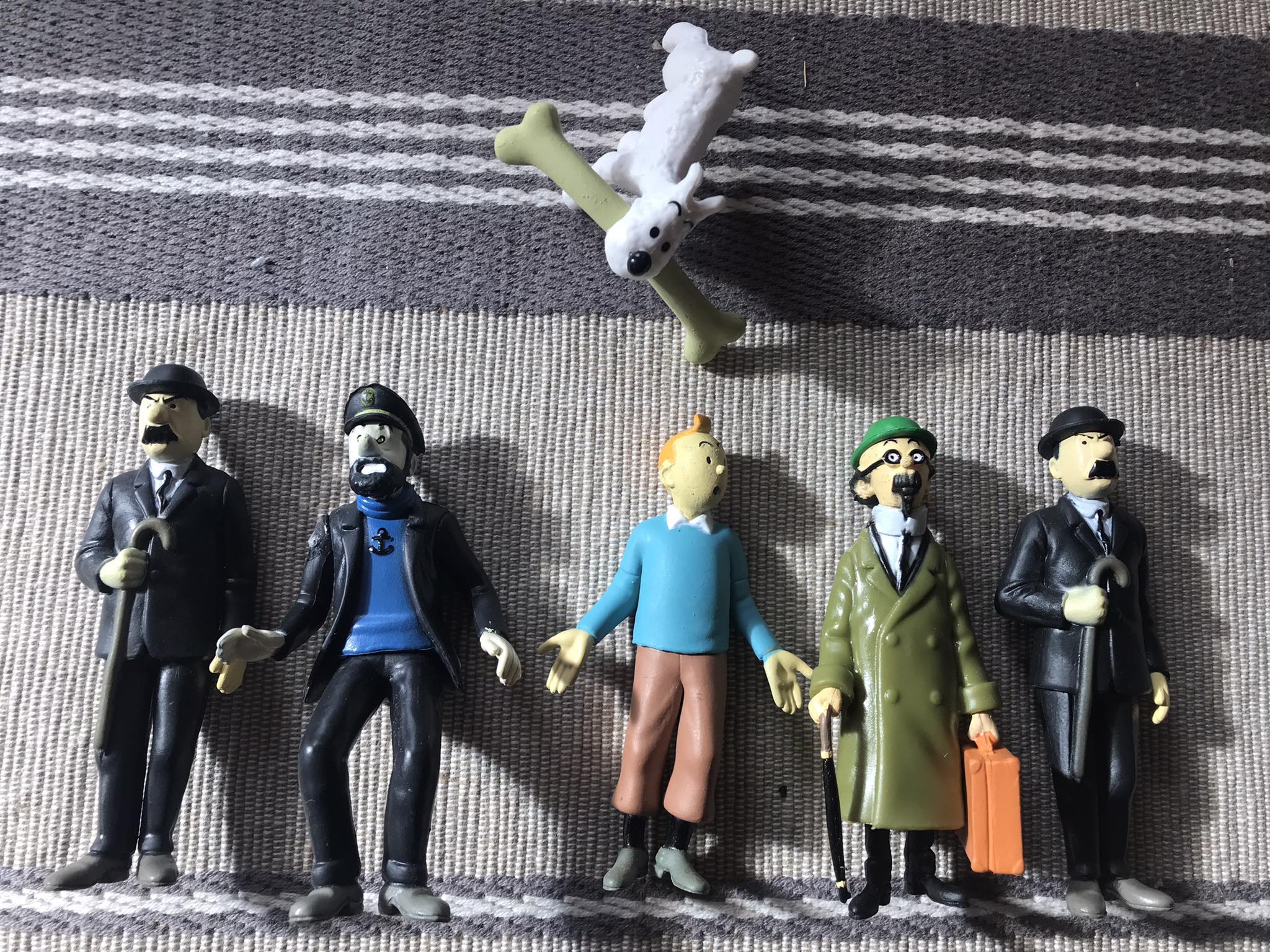 Tintin figurines and collectibles organized in diorama