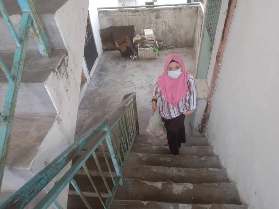 Lela Jamal Dah Lama Cheq Tak Panjat Tangga Rumah Flat Facebook