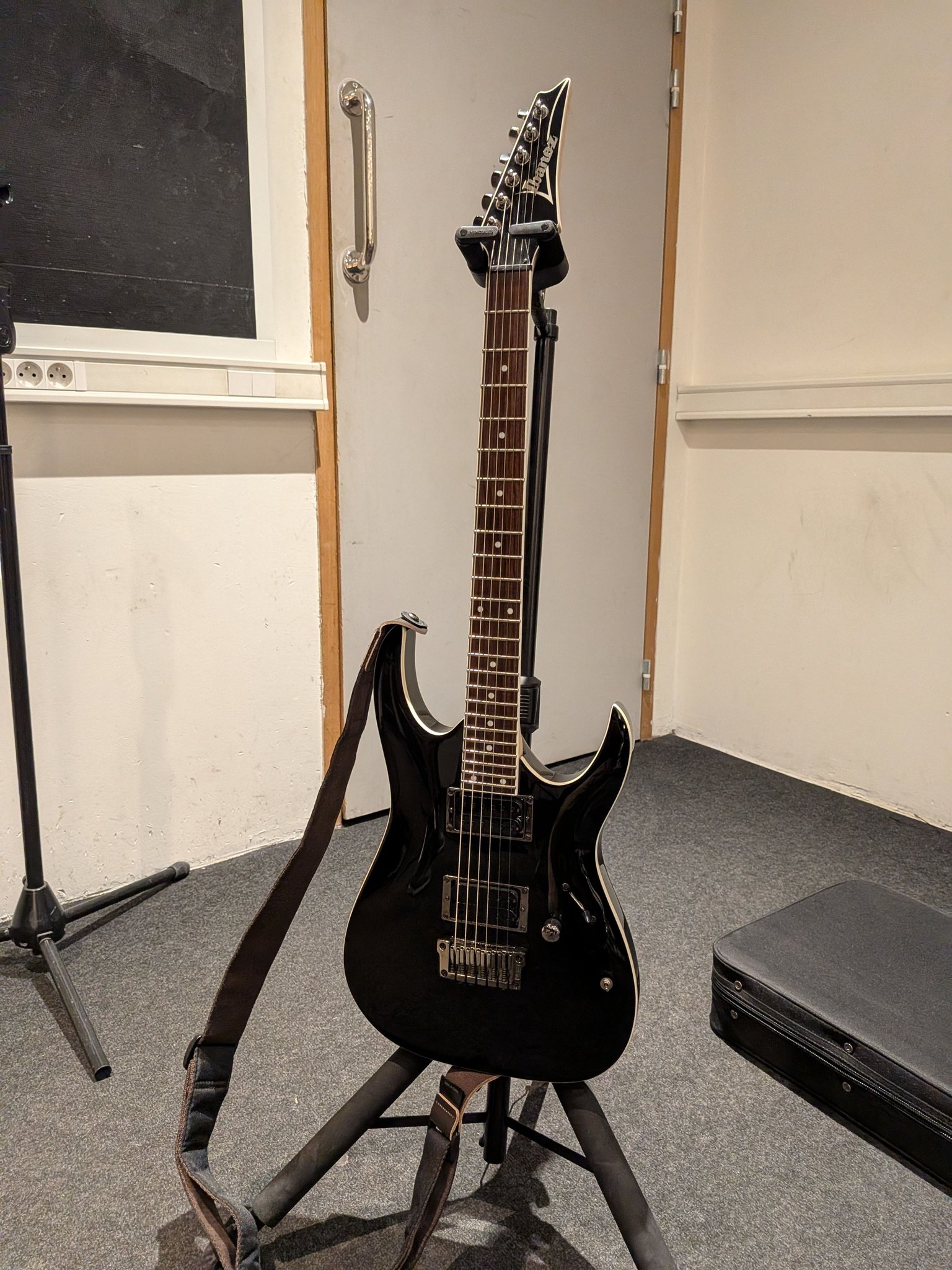 Is my old Ibanez C series guitar still a decent rig?