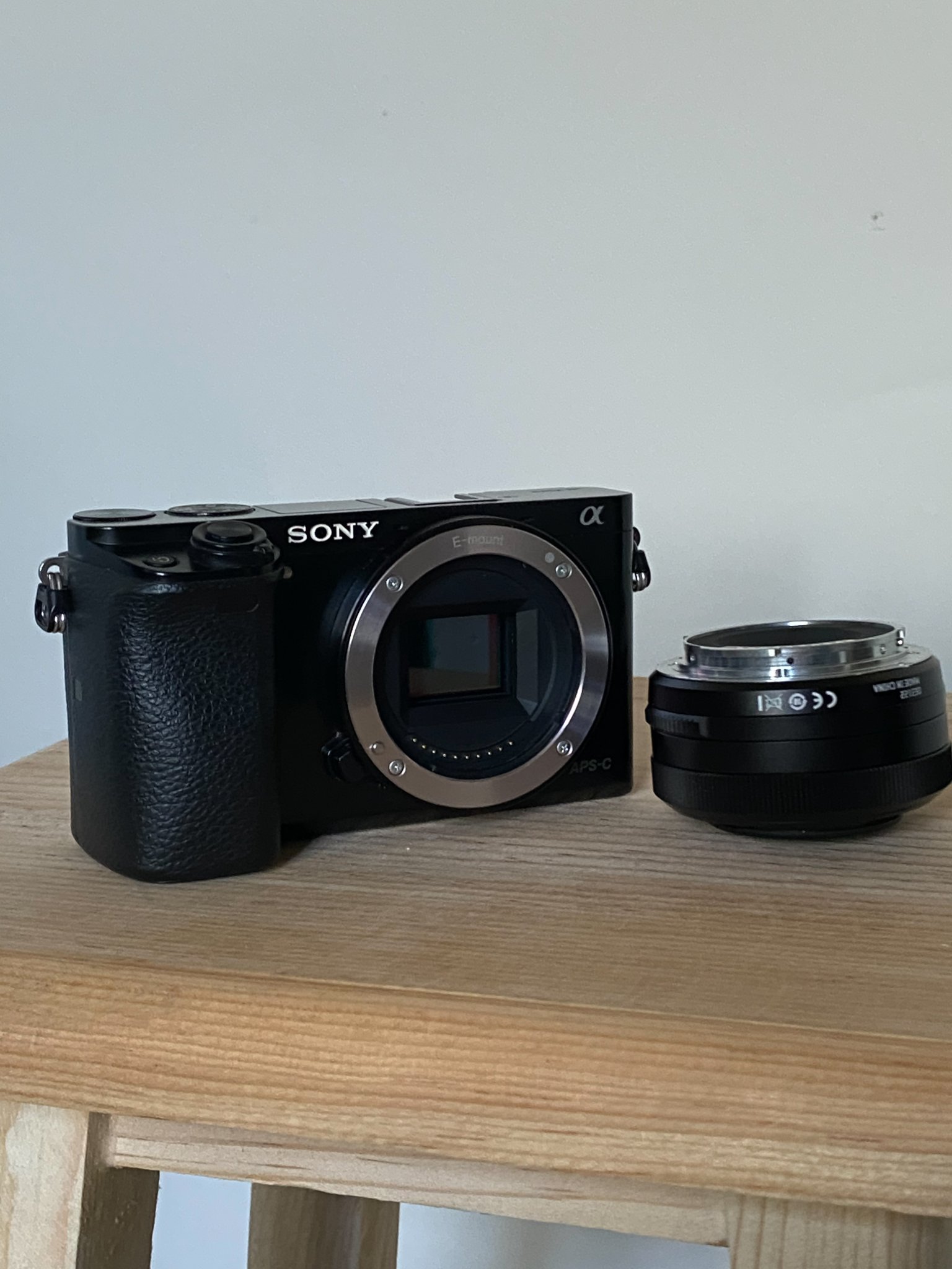 Sony a6000 (alpha 6000 / ILCE 6000) Kamera ohne Objektiv (Gebraucht) in