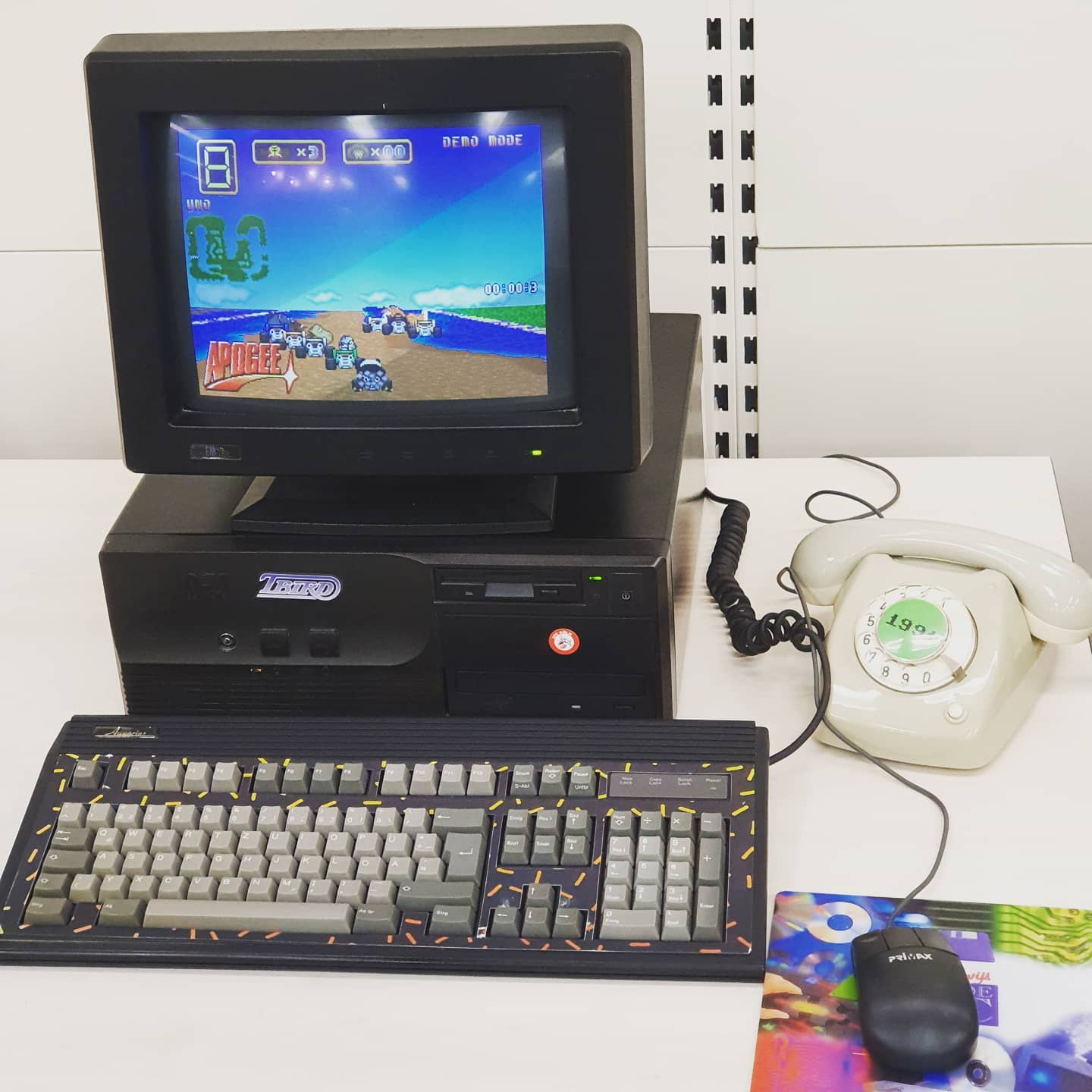 HomeComputerMuseum - A black 486... I already shown this system a while ...