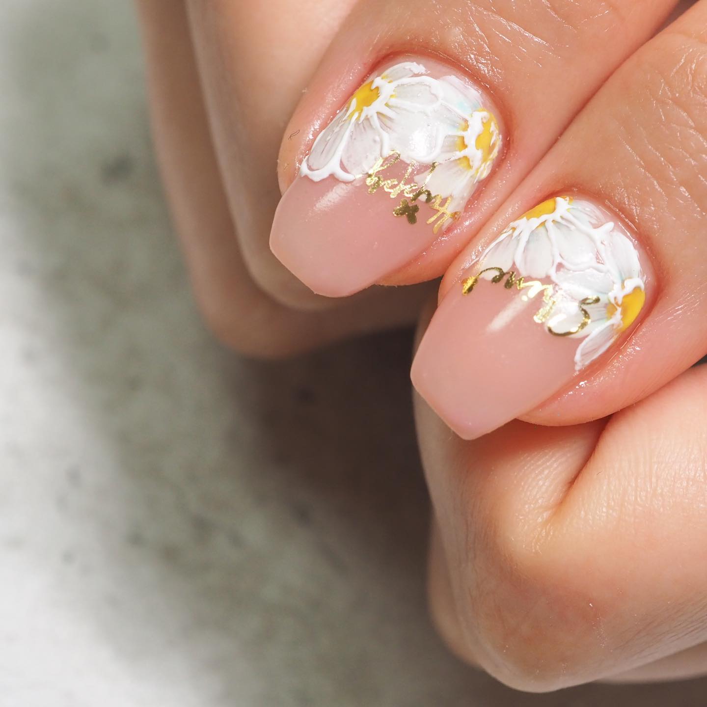 Nailist Aya マーガレットネイル 桜の時期も終わったので 今流行りは マーガレット Facebook