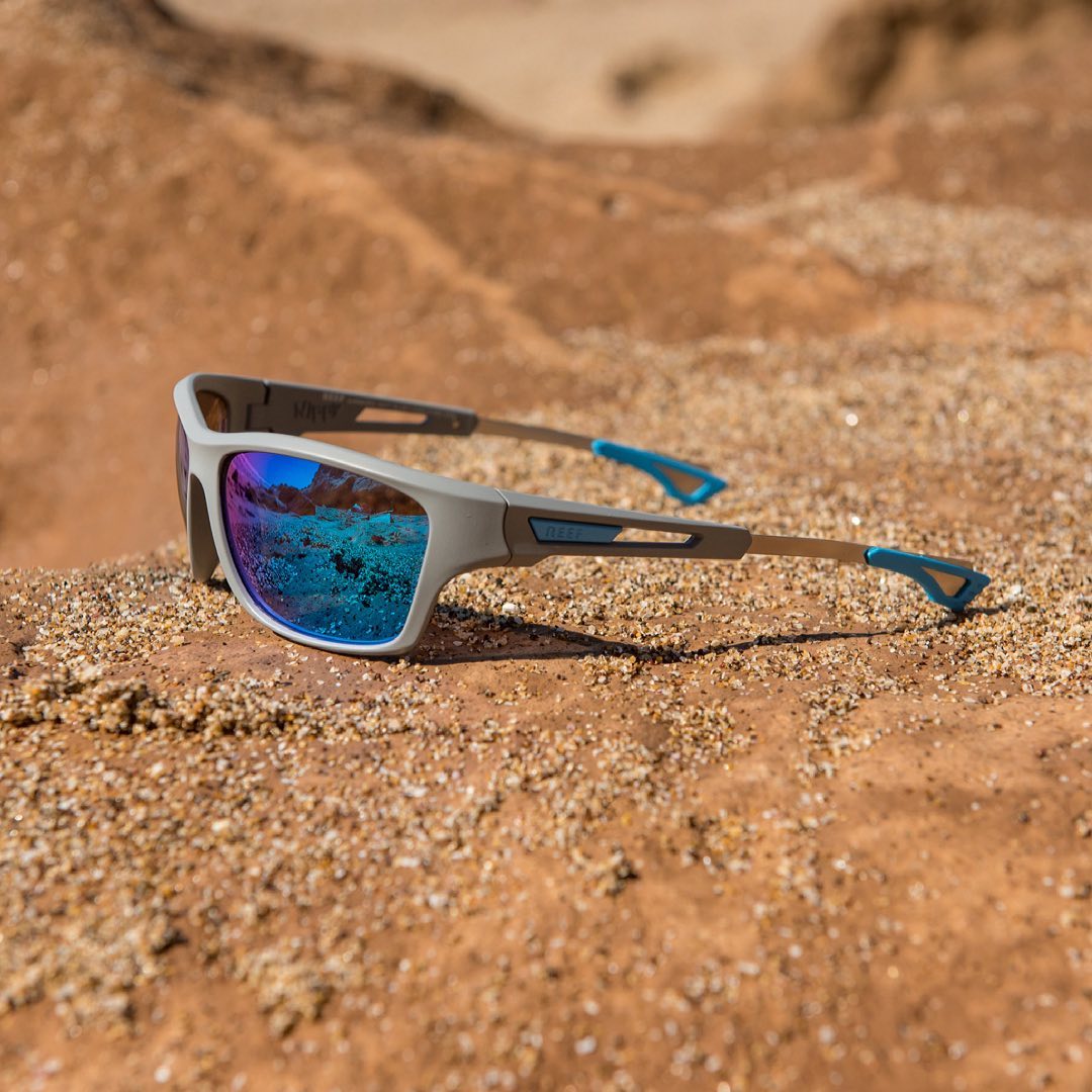 Reef Eyewear - El modelo Nippy cuenta con frente de...