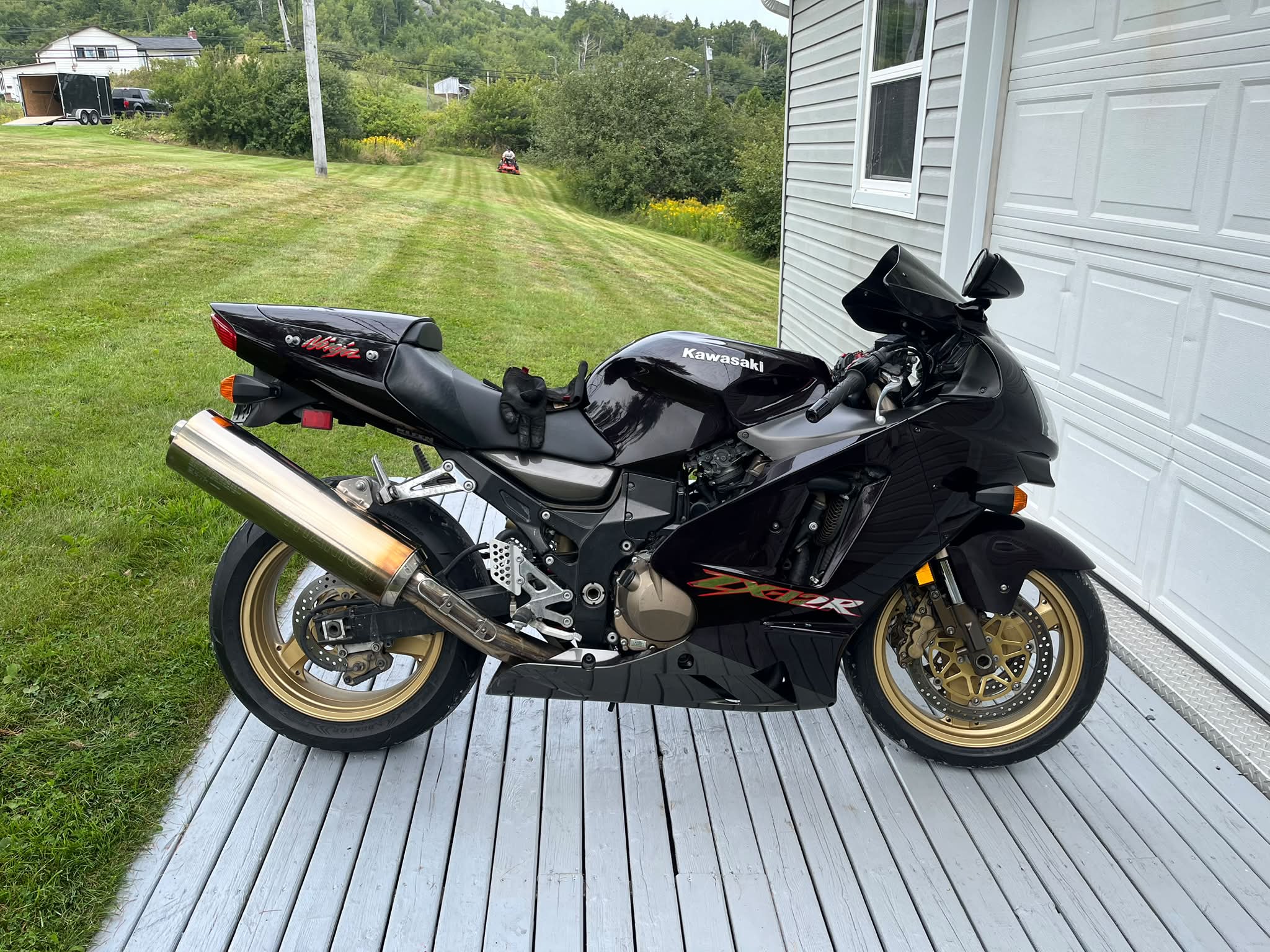 Nice to see some ZX-12s out there still!