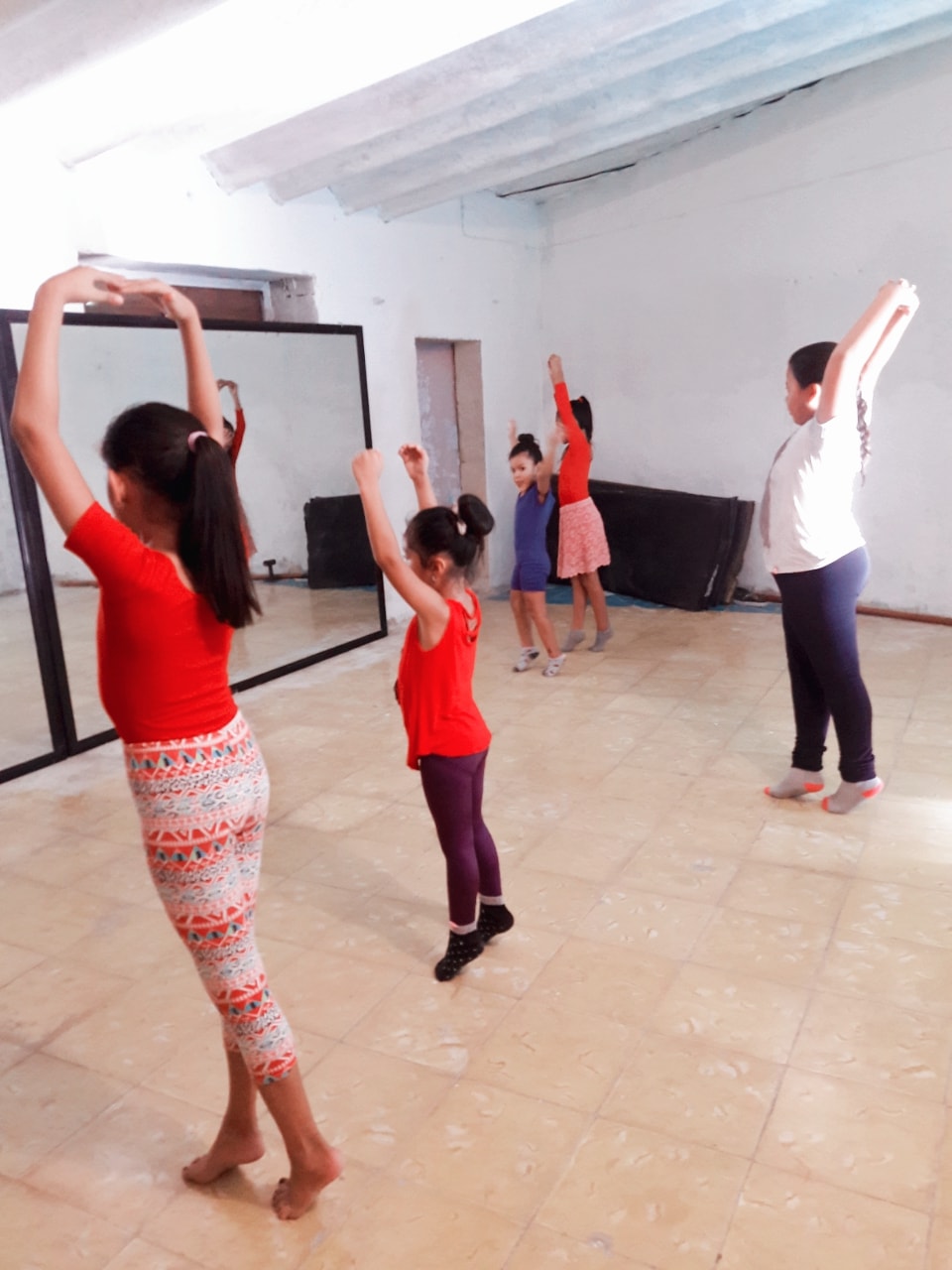 Las peques hoy , empezando de cero - LSM Dance Studio