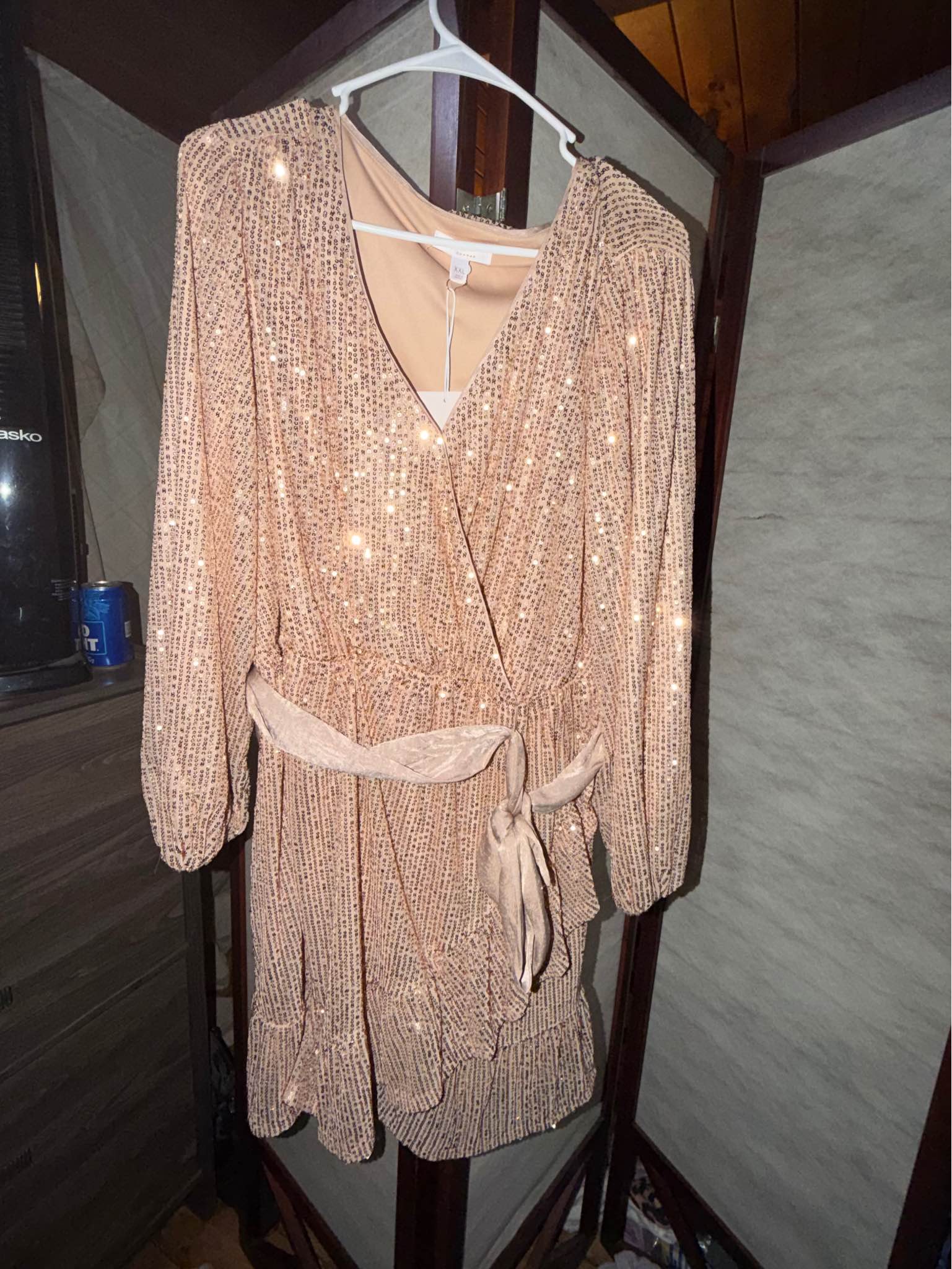 lauren conrad gold dress New with tags never worn originally $74 LC sequined party dress. This long-sleeve has a V-neck wrap design with a matching waist tie. It is size XXL lauren conrad 2025