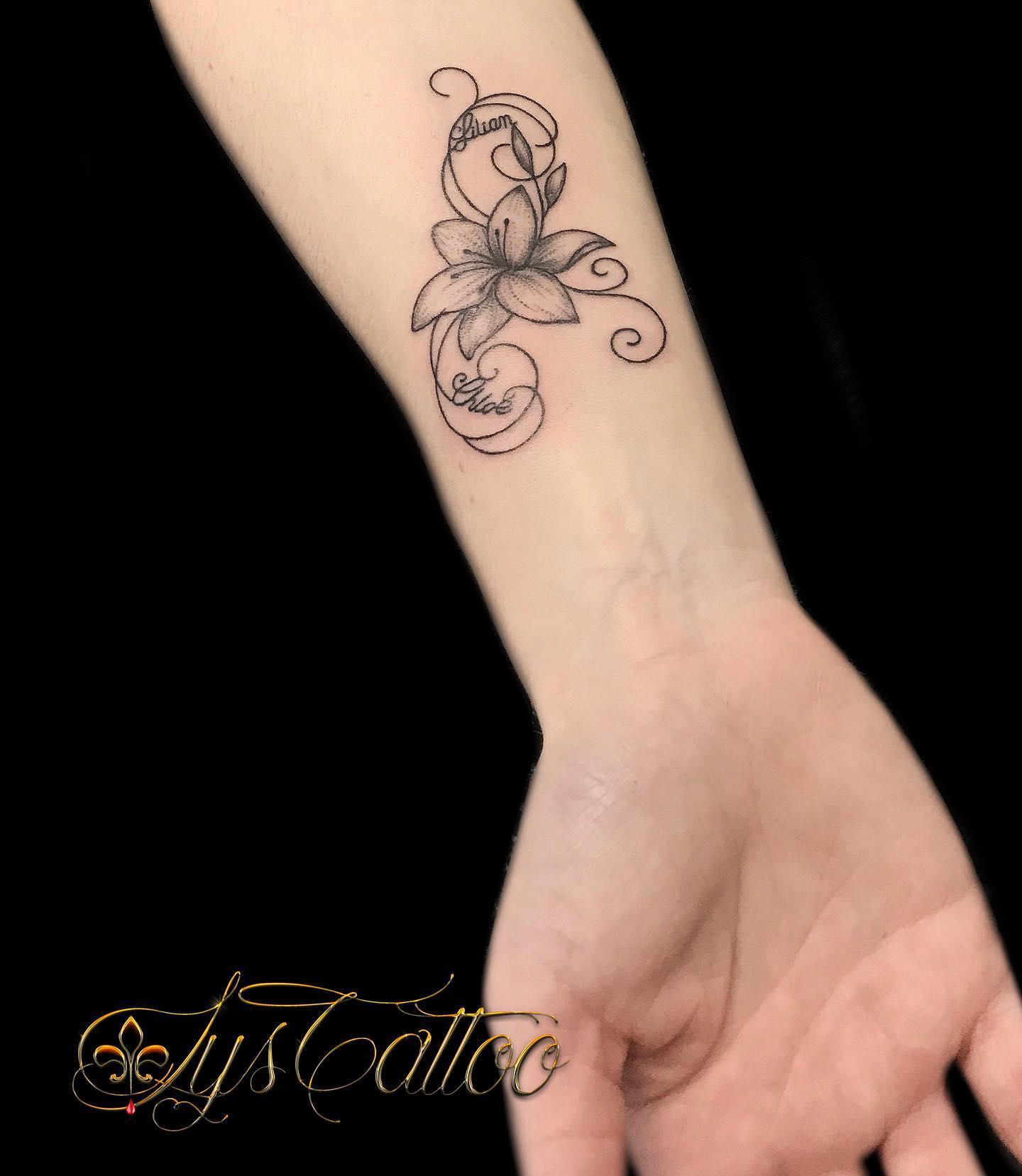 Tatouage Fer A Cheval Minimaliste