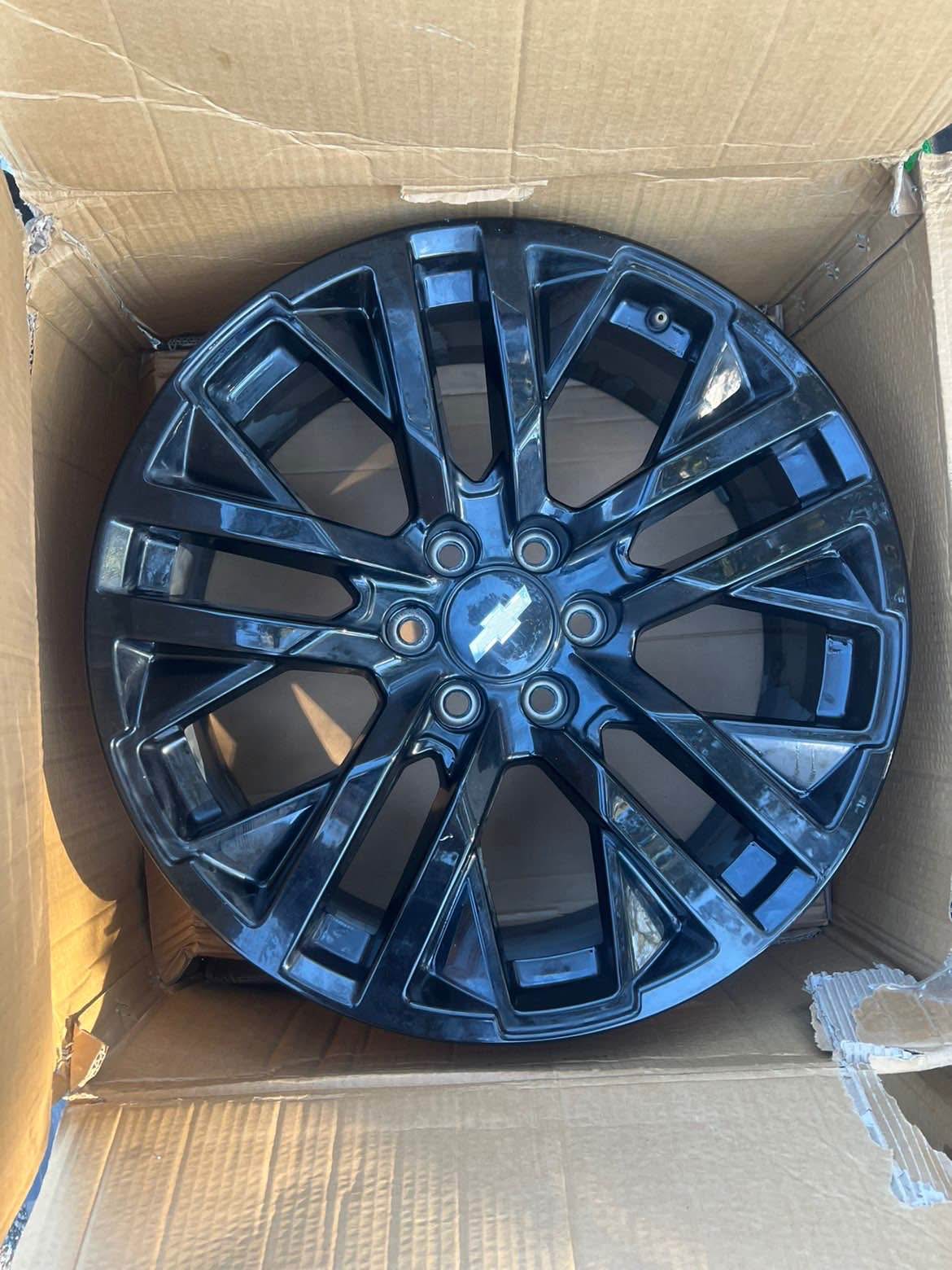 2019 Silverado 22 inch RST rims with sensors. - Car Wheels, Tires ...