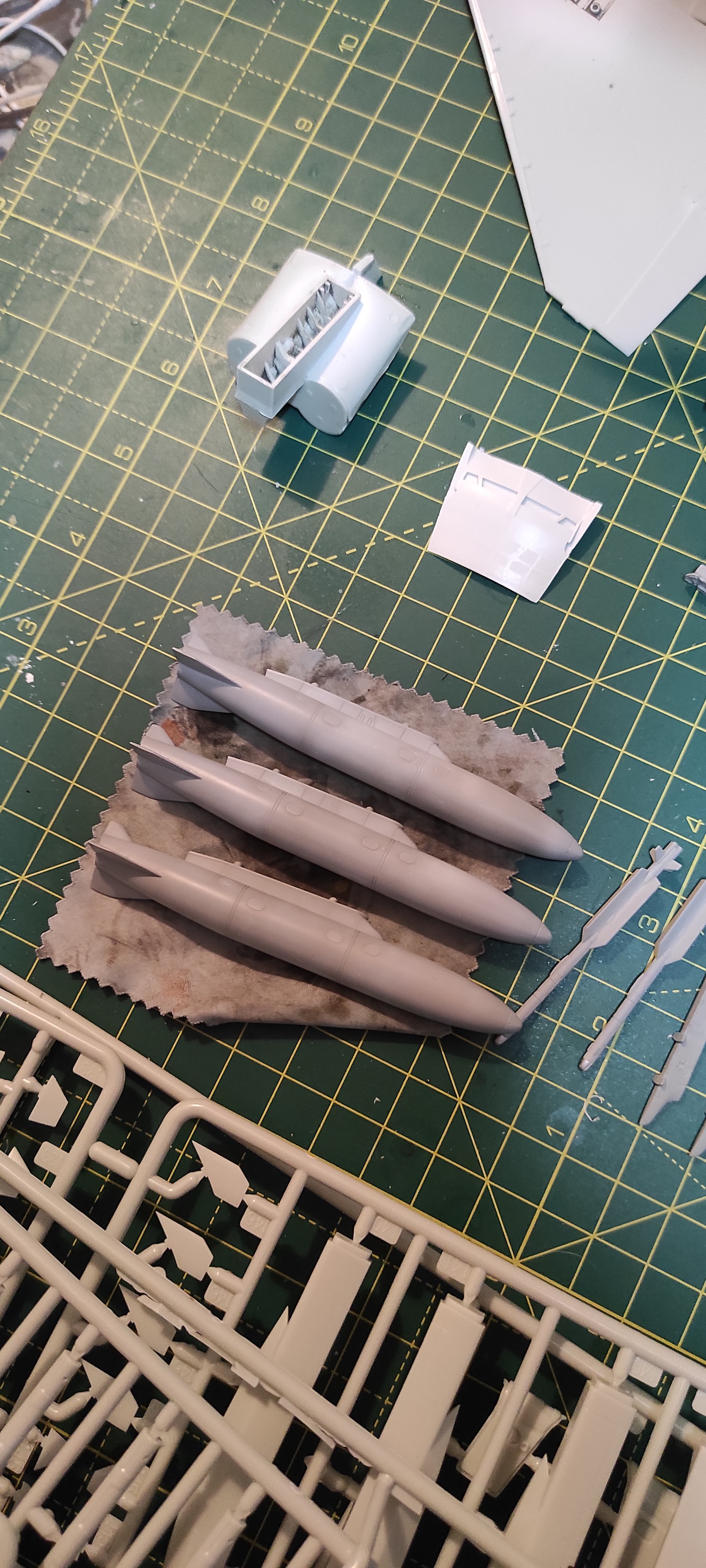Un po' di monogrigio italiano. 😁... - Alex Model Making | Facebook