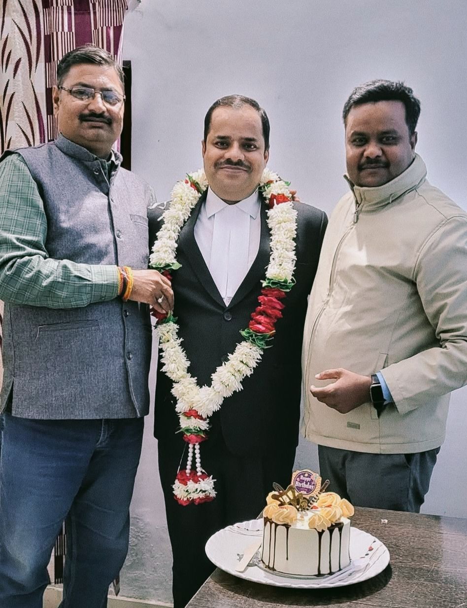 Vinod Sharma - वरिष्ठ अभिभाषक भाई अवधेश तोमर जी को... | Facebook