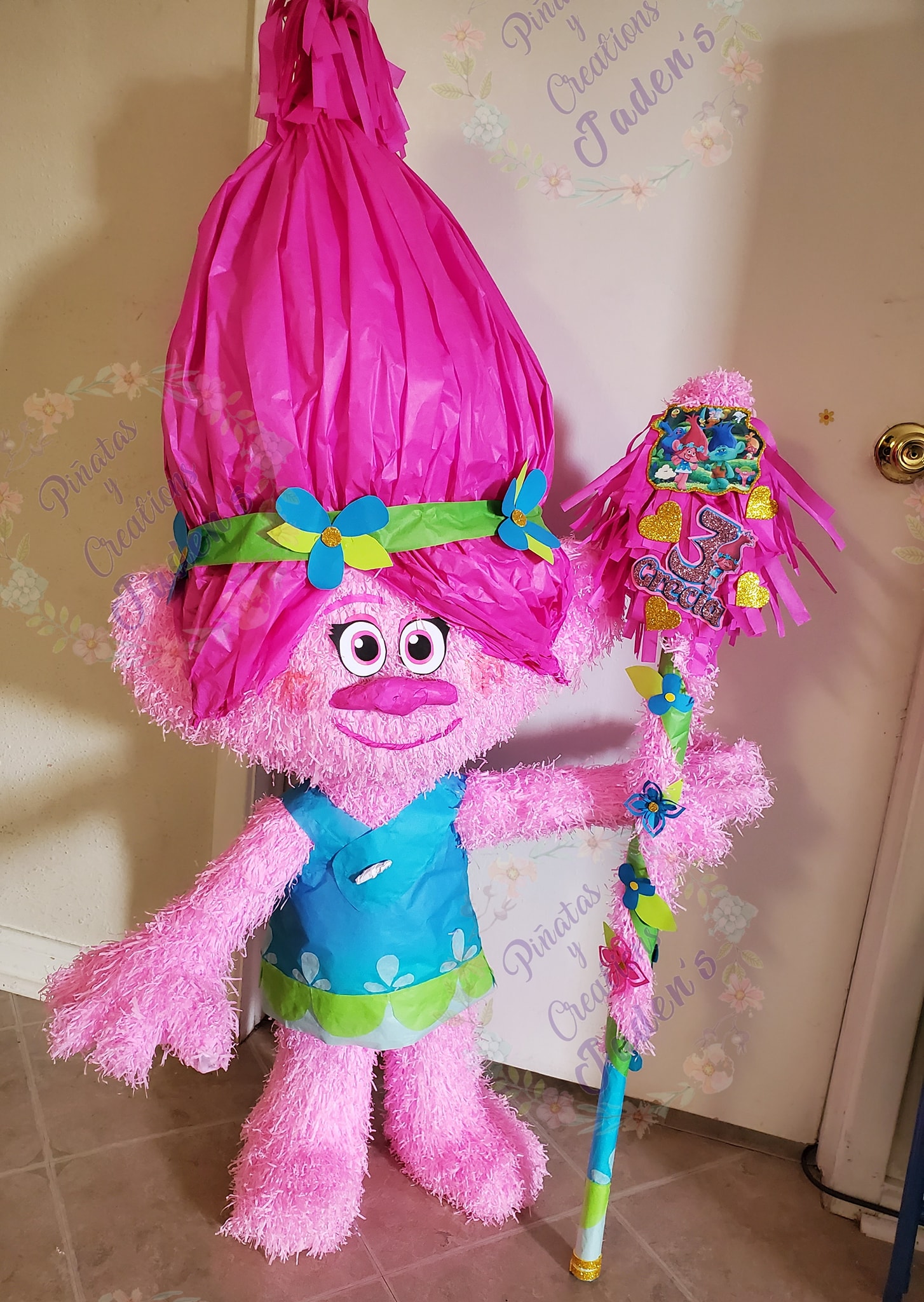 Princesa poppy y su palito... - Piñatas y Creations Jaden's | Facebook