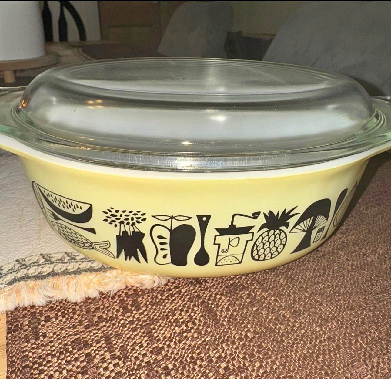 Very Rare 1 1/2 quart Pyrex pale yellow mod kitchen casserole dish ...