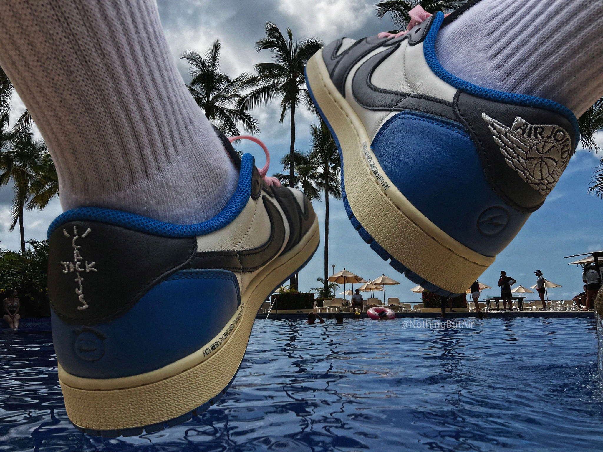 Jordan 1 Low Travis Scott Fragment Размер: 37.5