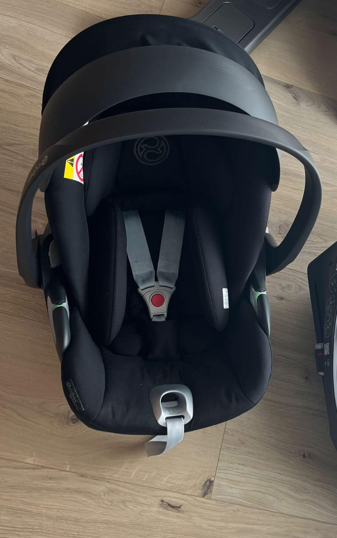 simple flowers cybex Mios 3 Lux Carry Cot Simply Color:Stone Slab/TNF Black/Pa Adjustable and removable crossbody Kanken Mini Backpack Navy Handcrafted in Italy