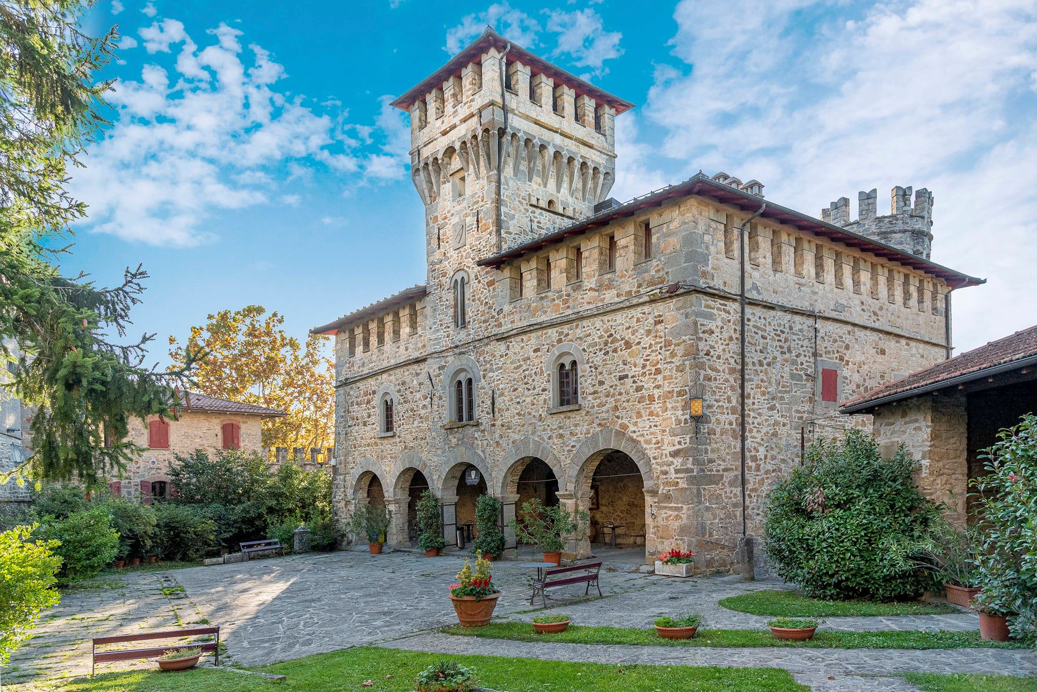 Colbus - ️ Viaggia con ColBus e scopri Castello...