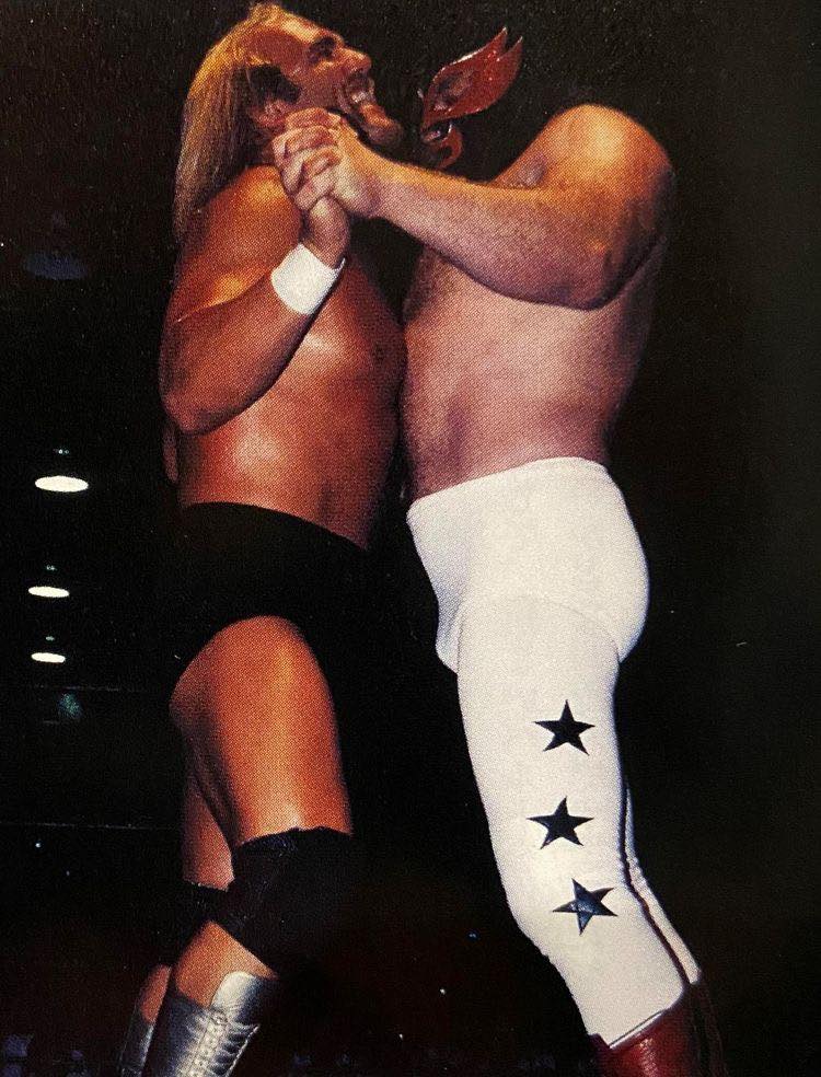 Amazing shot of Hulk Hogan vs. a masked Big John Studd!!!