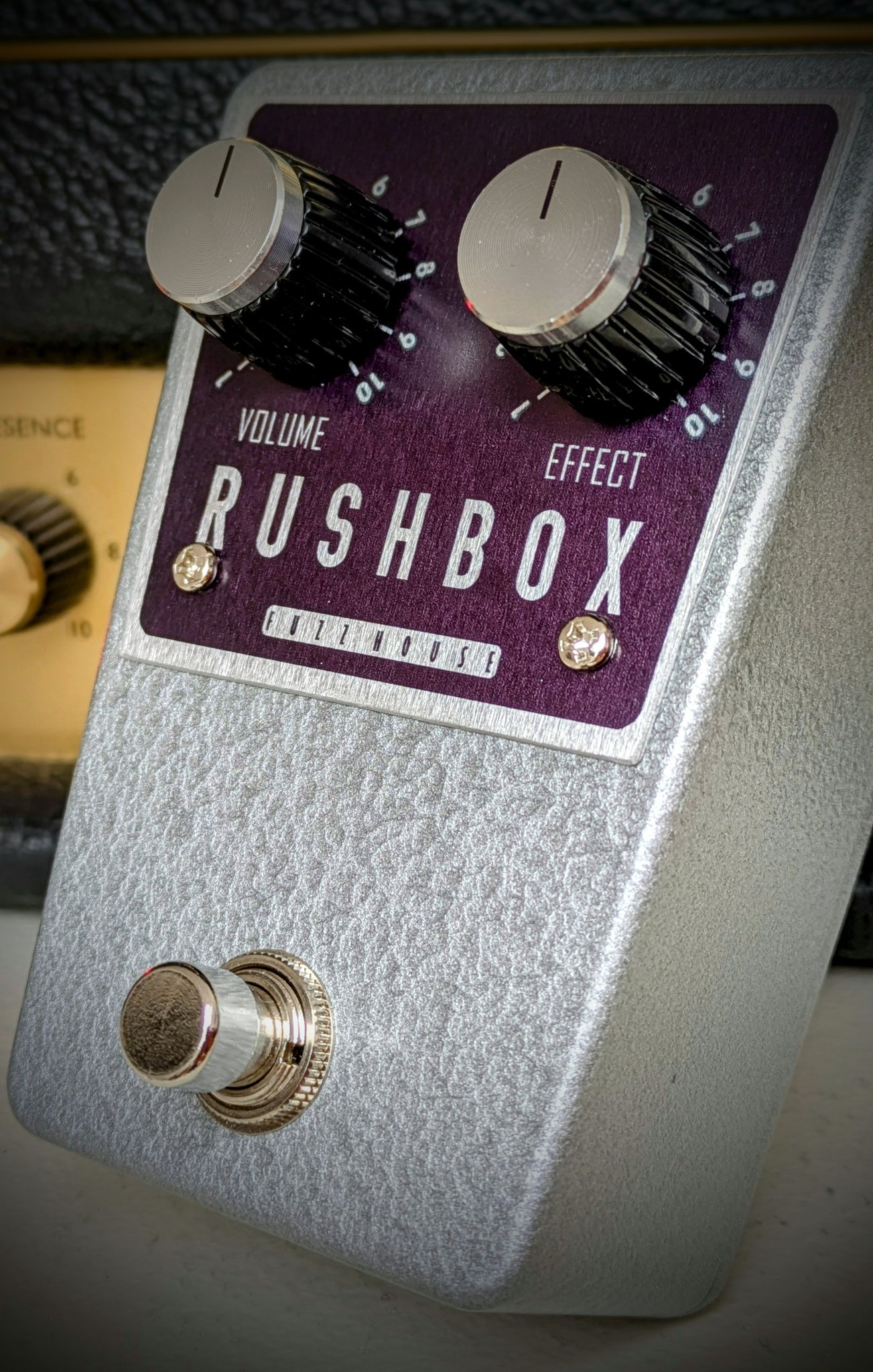 Identify vintage fuzz face pedal with germanium transistors?