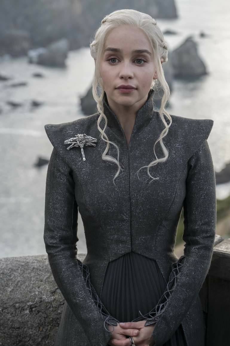 khaleesi grey dress Here is my Daenerys costume from Game of Thrones! I originally went thrifting to see what would inspire my next costume and found this brown woven fabric that would work for stocking filler