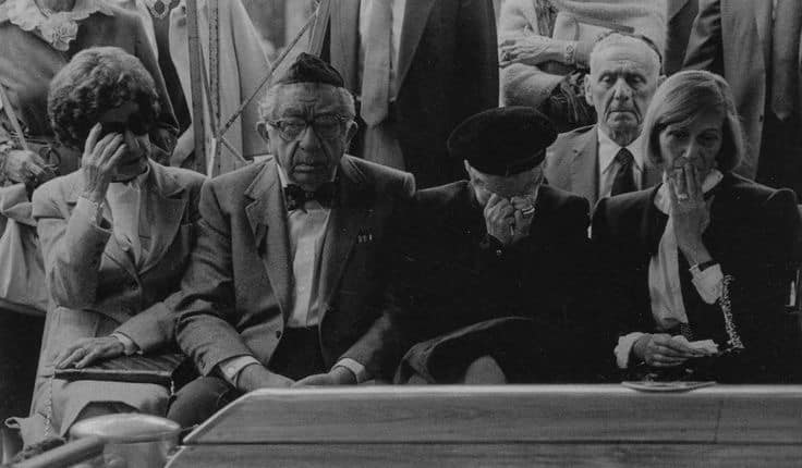 The American Mafia | Jake Lansky at the funeral of his brother Meyer ...
